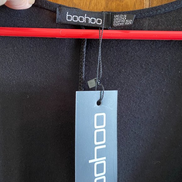 boohoo Plus Claire Oversized Tee in Black - Size US20 - Picture 2 of 3